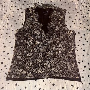 Ann Taylor Black & white floral vest top. Size 2 XS/S.